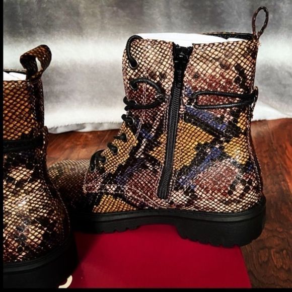 NWT SO Bowfin Snake Skin Print Combat Boots - Picture 3 of 7